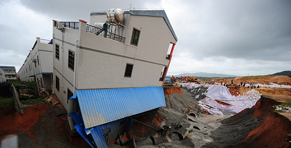混凝土、民房傾斜