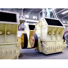 在砂石緊缺的非常時期,小型碎沙機發揮大作用