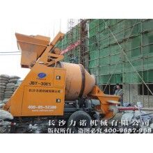 改變新農村施工方式，管式泵送機